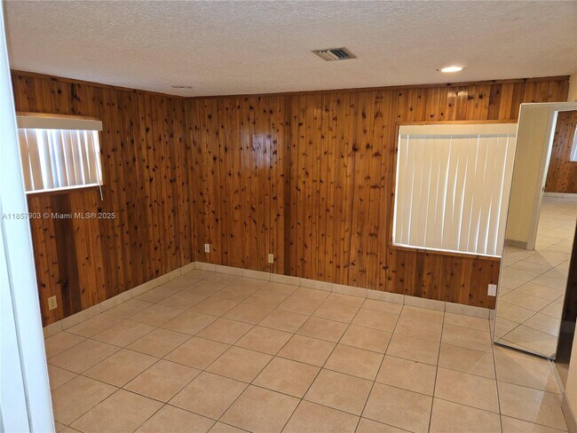 Building Photo - 2359 N Wallen Dr