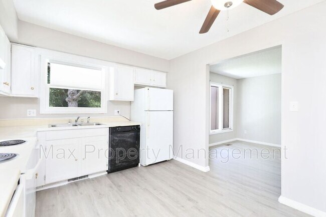 Building Photo - 505 E McKinley Ave