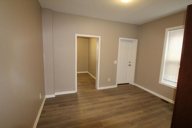 Building Photo - 392 N Garfield Ave