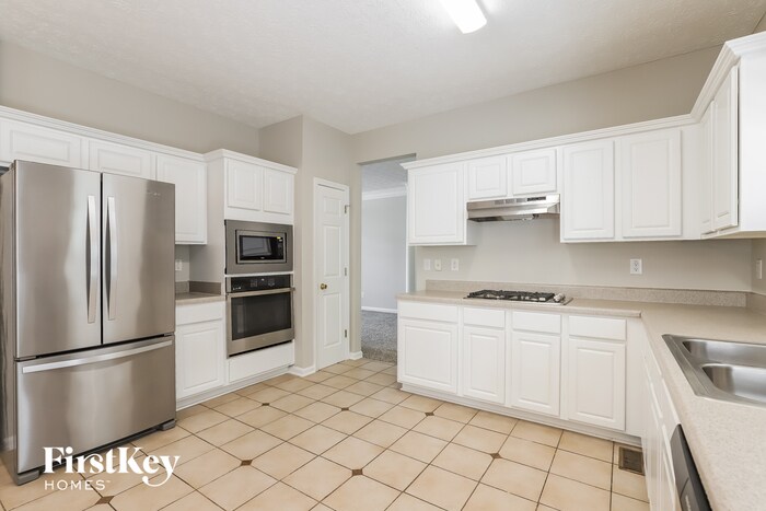 Building Photo - 5540 Stephens Mill Dr