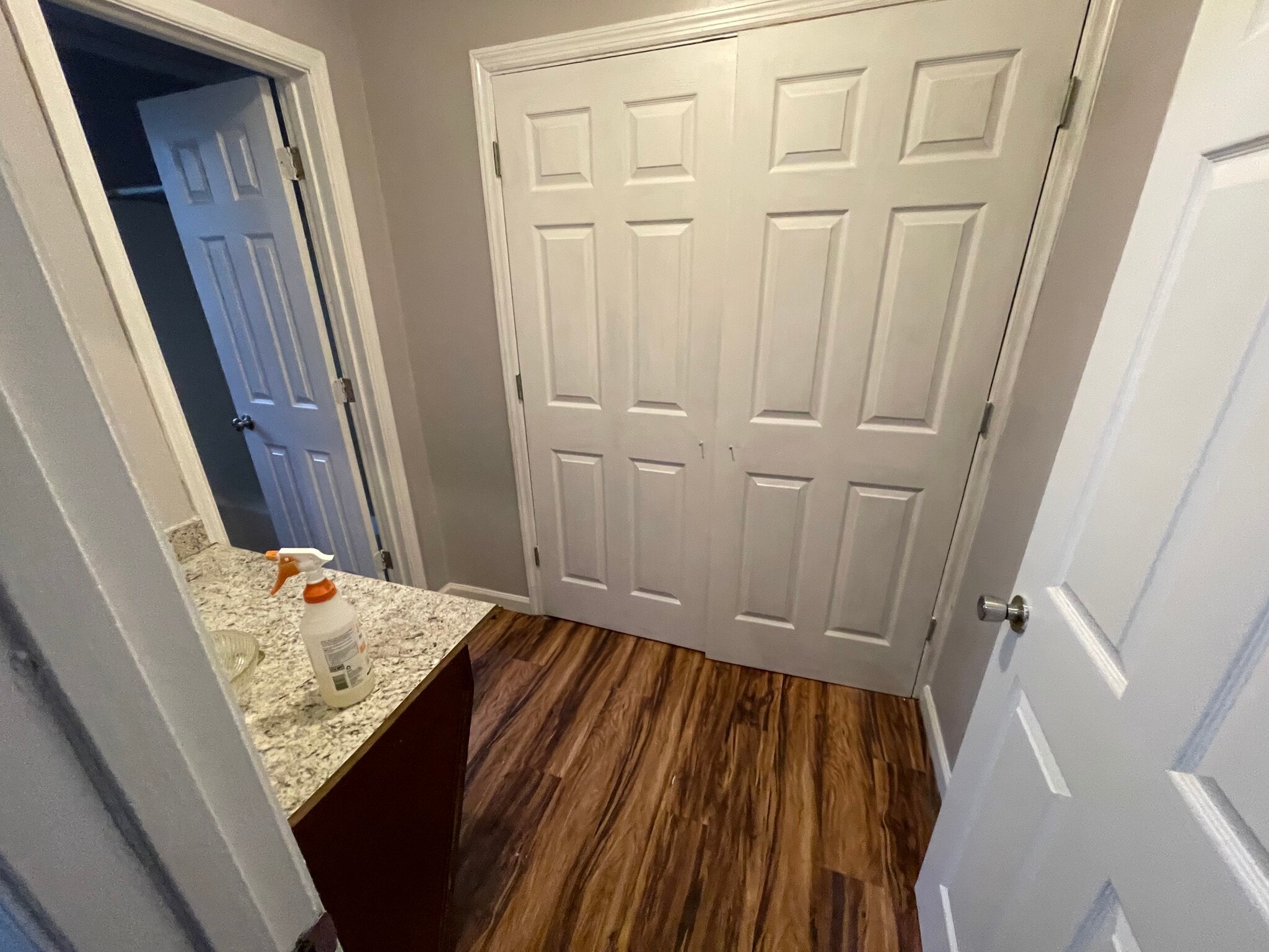 Building Photo - 728 Sylvan Dr