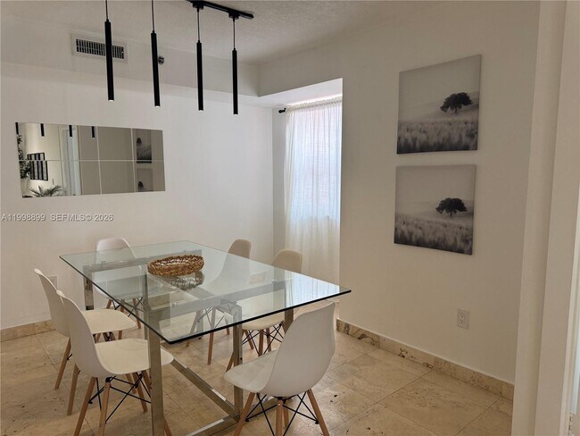 Building Photo - 19555 E Country Club Dr