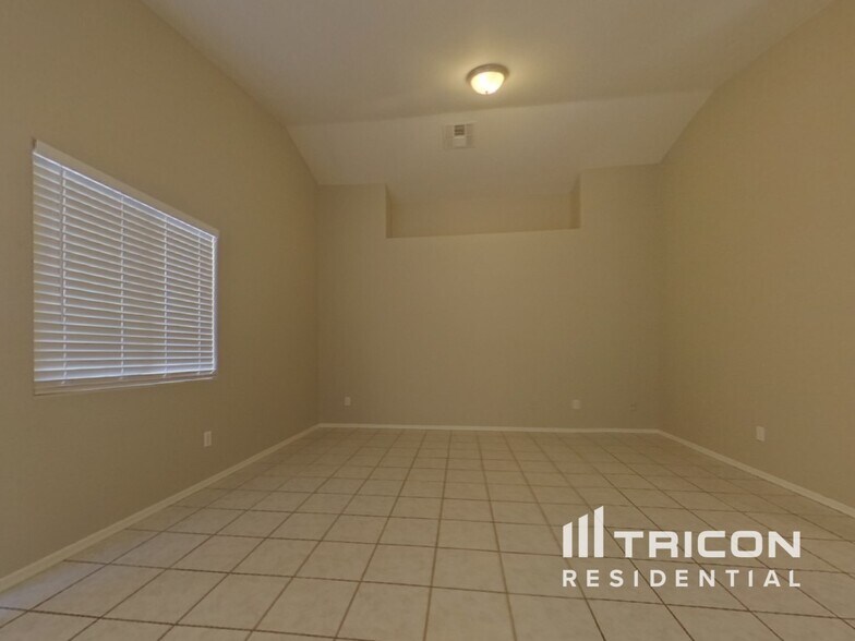 Building Photo - 6428 W Cordes Rd