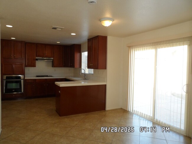 Building Photo - 3 Bedrooms, 2 1/2 Bathrooms, 2 Story, Loft...