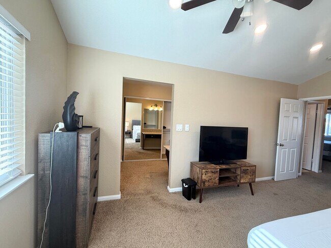 Building Photo - Fully Furnished 4 Bedroom Home! NO HOA! Park up to 6 vehicles! Pool and Spa! Close to Spring Moun...