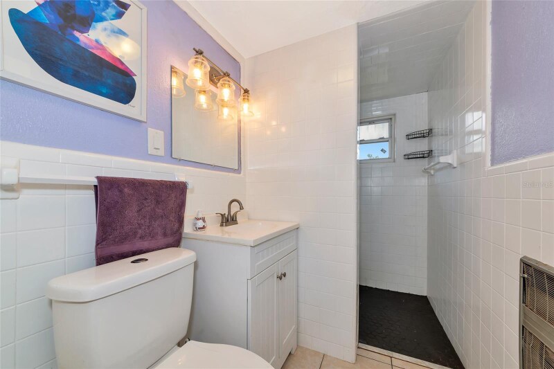 Building Photo - 2004 19th St W