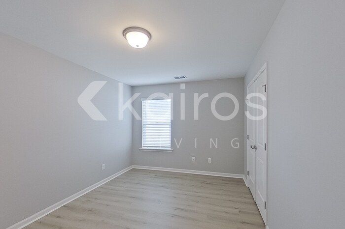 Building Photo - 18 Carrollton Dr