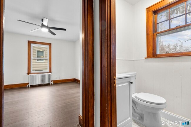 Building Photo - 37 Byrneside Ave