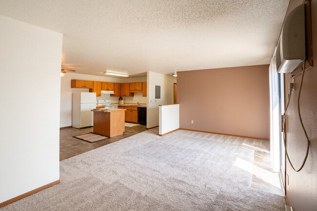 Fargo, ND Hunters Run 2 Apartments | Living - Hunters Run II