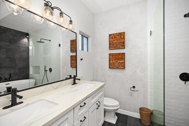 Building Photo - 31888 Hillside Ln