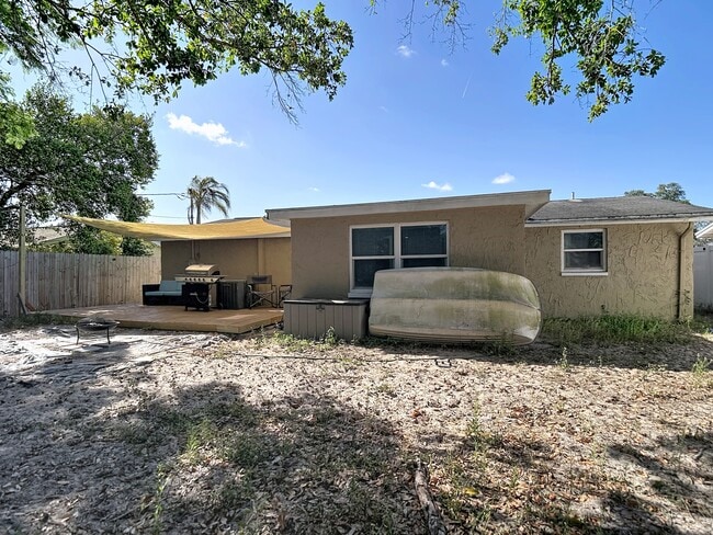 Building Photo - 5913 Appletree Rd