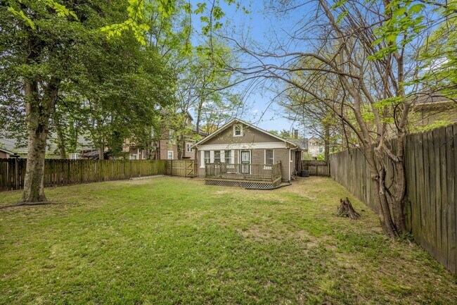 Building Photo - 230 Garland St