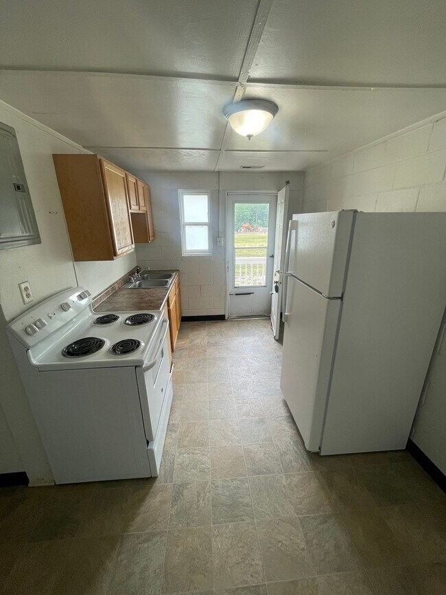 Building Photo - Duplex for rent! 2Bd 1Ba!