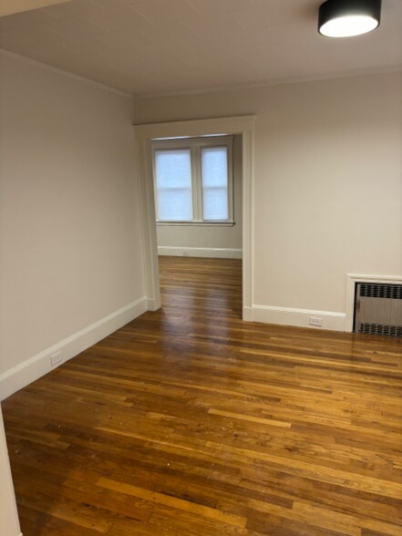 Building Photo - 1308 Pleasant St
