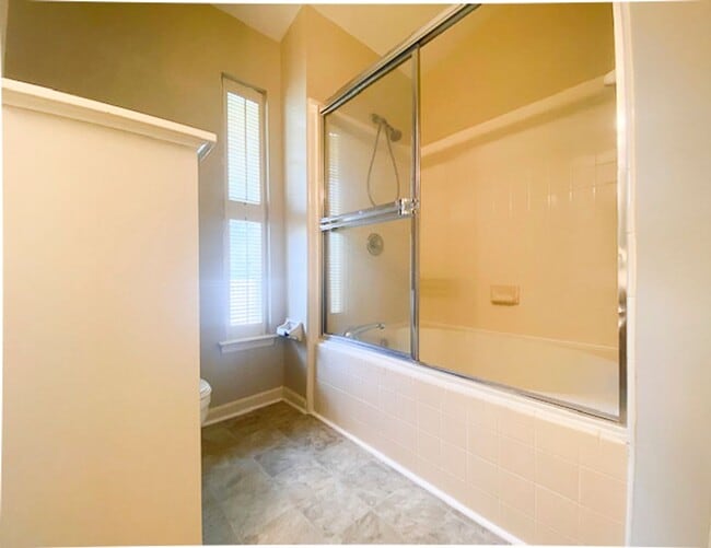 Building Photo - Ranch 3 bed, 2 bath Ranch with fenced yard...