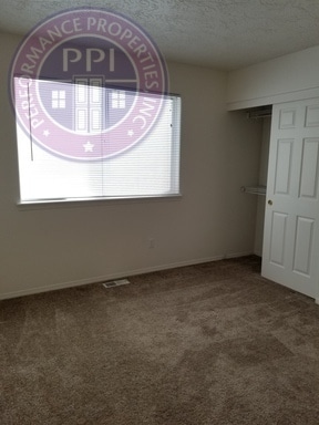 Building Photo - Single Level Family Home in Sandy.  New Carpet & LVT  Flooring Pets Welcome