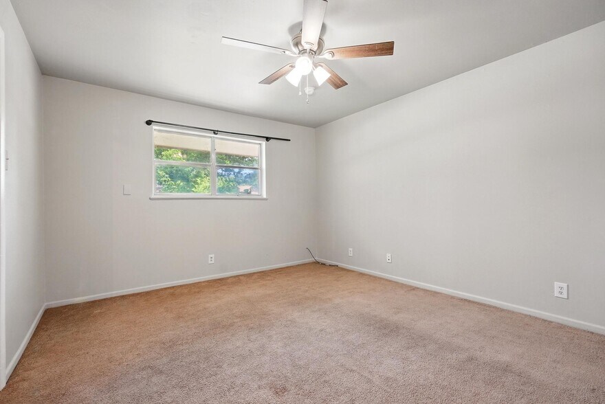 Building Photo - 2349 Marsalis Dr