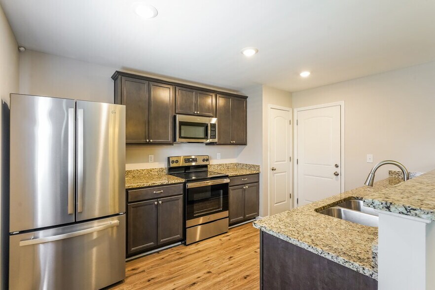 Building Photo - 408 Bronson Dr