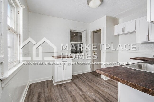 Building Photo - 15751 Fairfield St