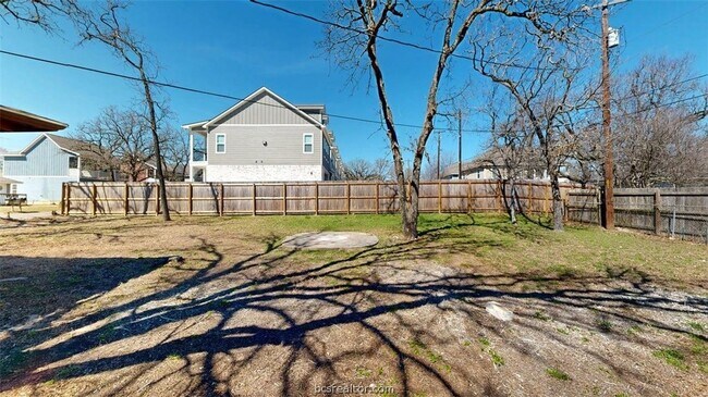 Building Photo - 506 Clay St