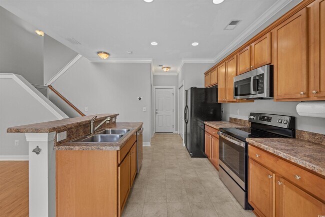 Building Photo - 1060 Fairway Ln