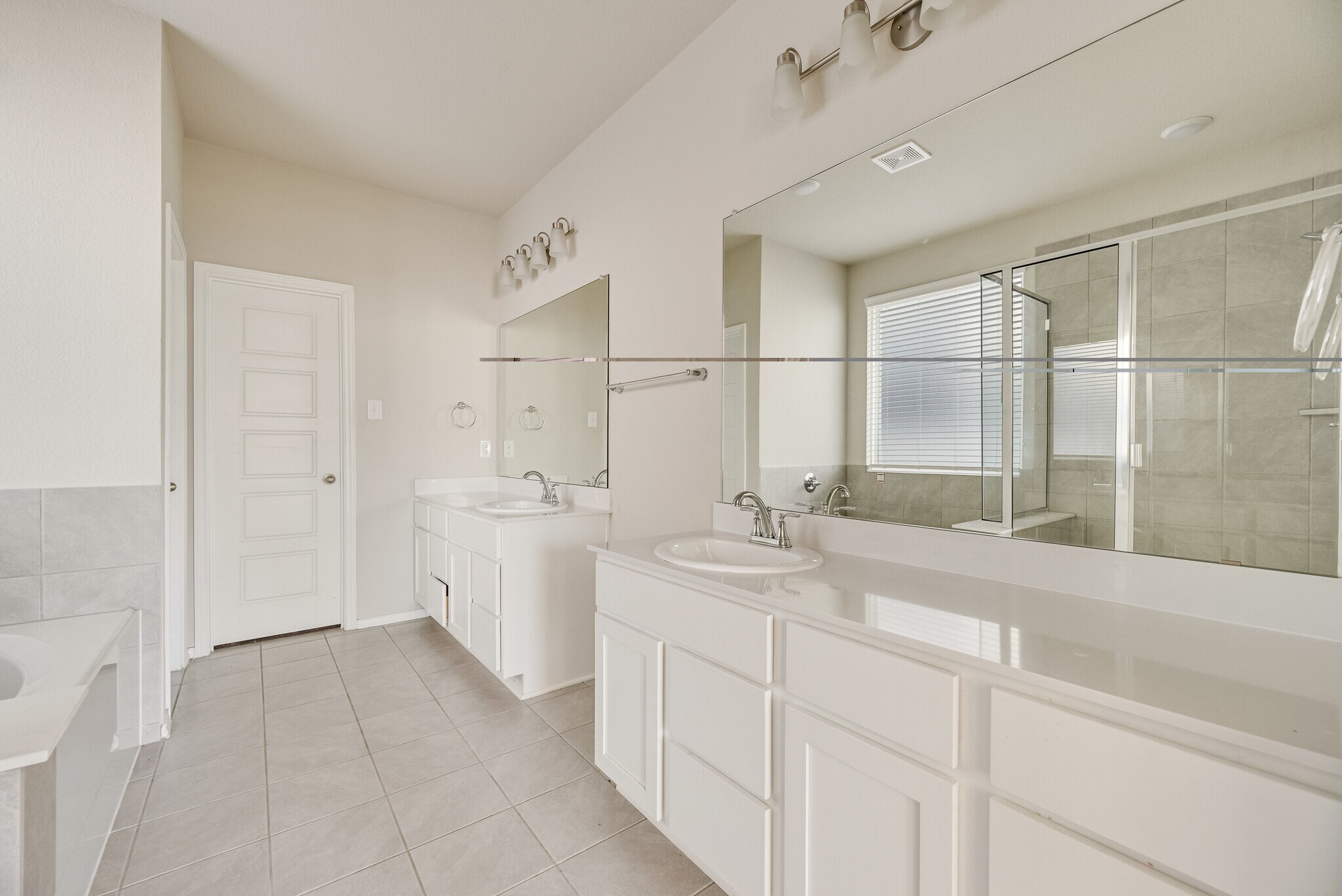 Building Photo - 5913 Hopkins Dr