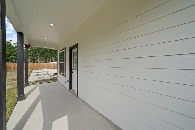 Building Photo - 1071 St Clair St