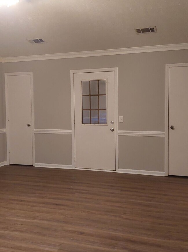 Building Photo - Will accept HAPP