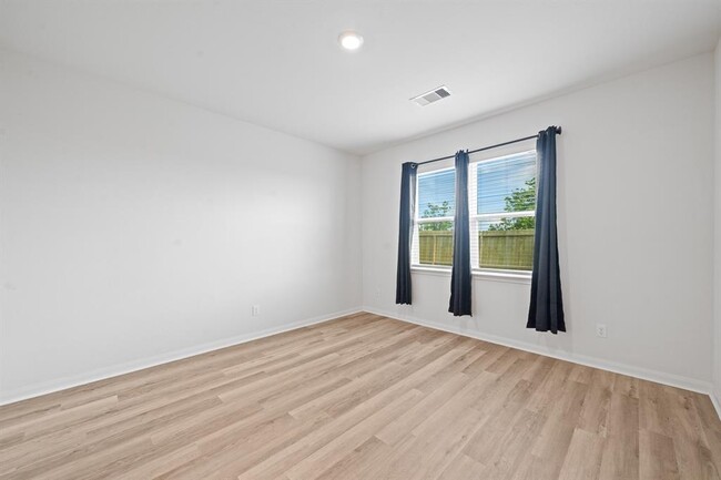 Building Photo - 569 Amberwood Pk Dr