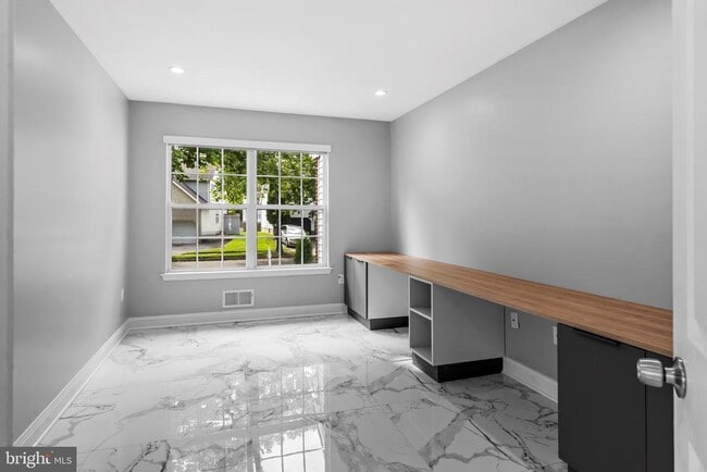 Building Photo - 98 Canal View Dr