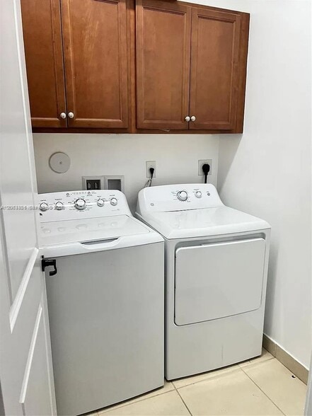 Building Photo - 3214 W 97th St