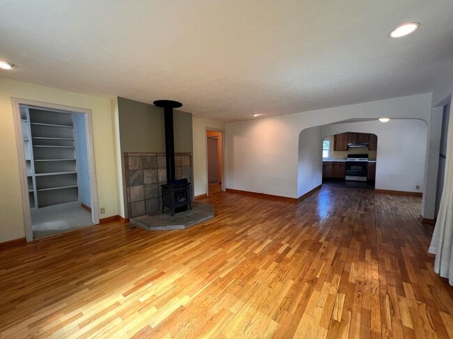 Building Photo - 509 Scenic Dr