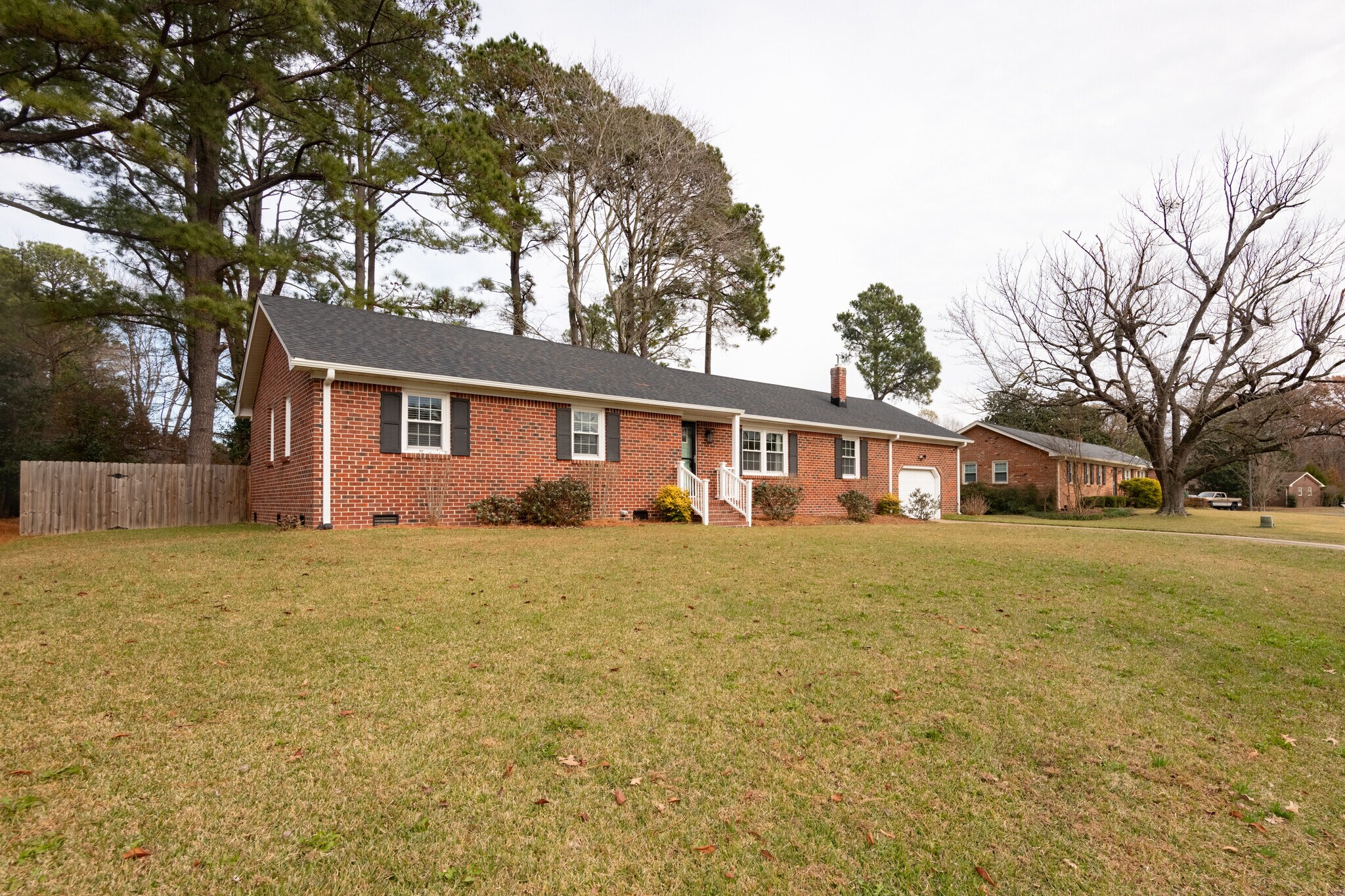 Building Photo - 561 Summit Ridge Dr