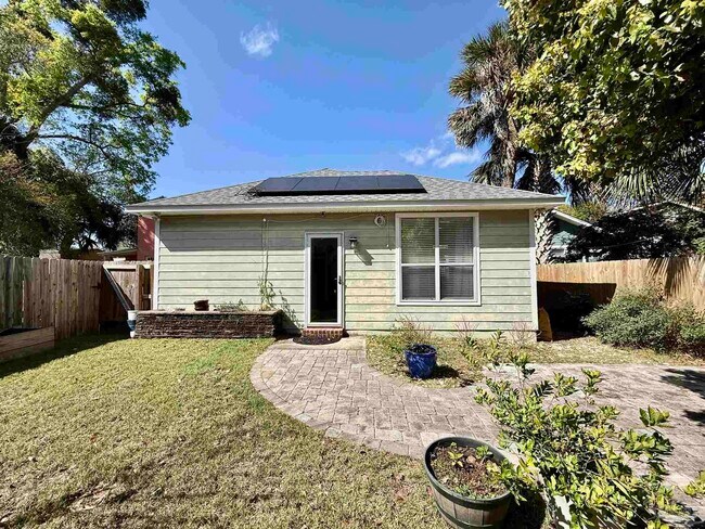 Building Photo - 1313 E Strong St