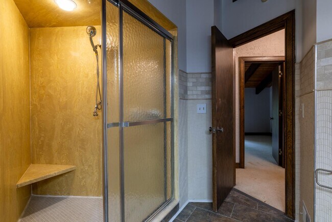 Building Photo - 1240 E Donges Ct