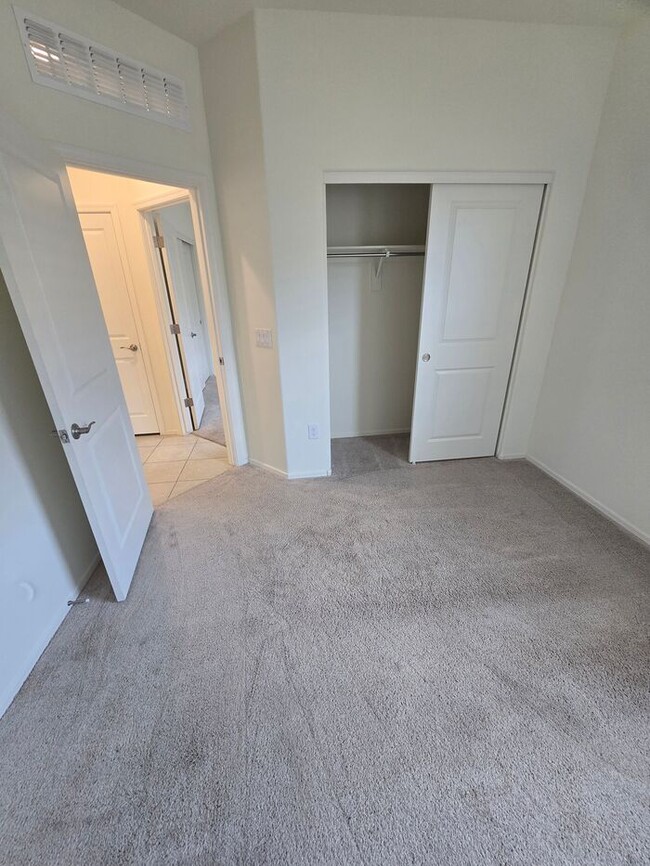 Building Photo - Freshly updated 3 bedroom/ 2 bath Home