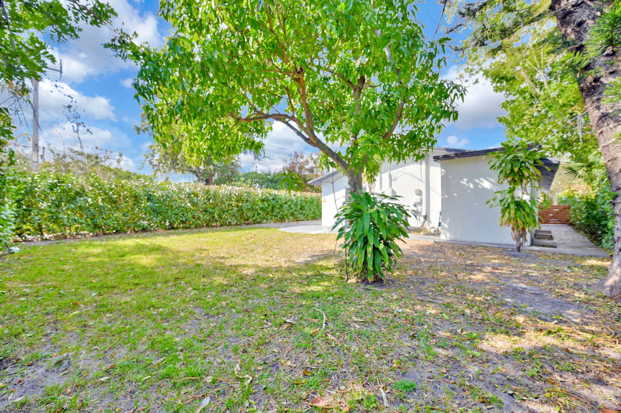 Building Photo - 1400 NW 2nd Ave