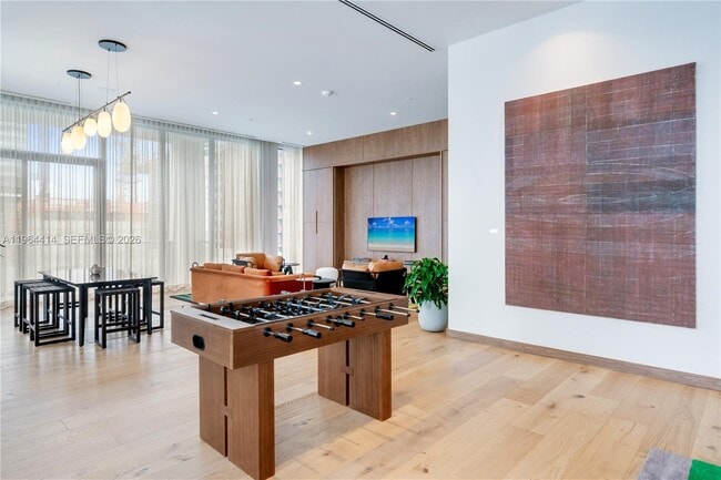 Building Photo - 11 NE 6th St