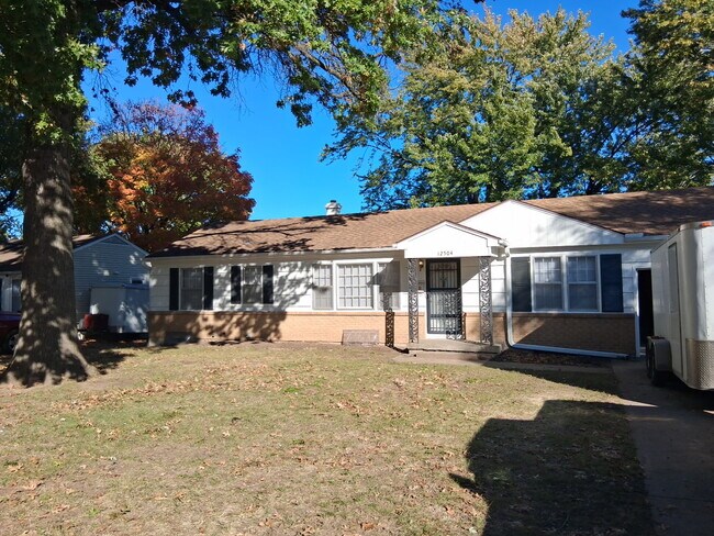 Building Photo - 12504 E 33rd St S