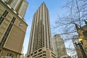 Primary Photo - 30 E Huron St