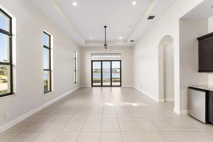 Building Photo - 241 SE Fascino Cir