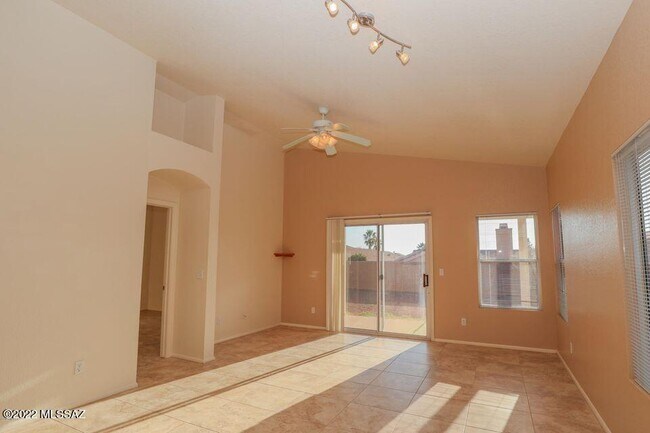Building Photo - 9258 E Muleshoe St