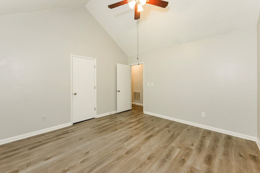 Building Photo - 1612 Picadilly Ct NE