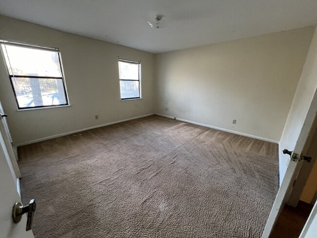 Building Photo - Townhouse for Rent