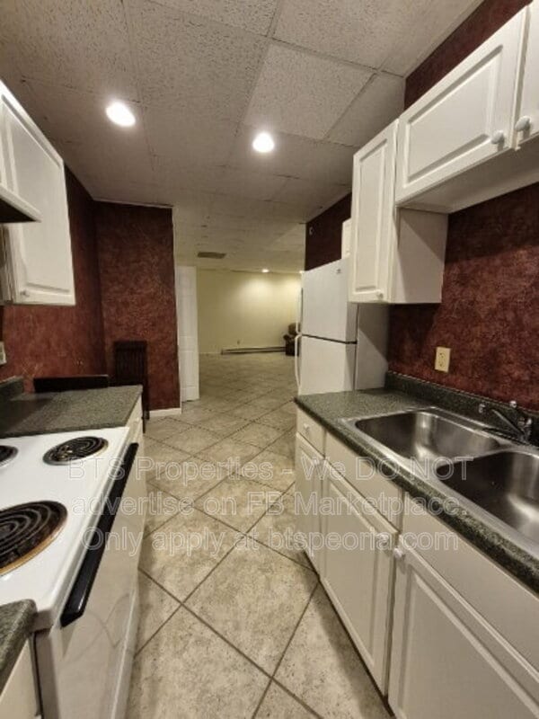 Building Photo - 5917 W Plank Rd