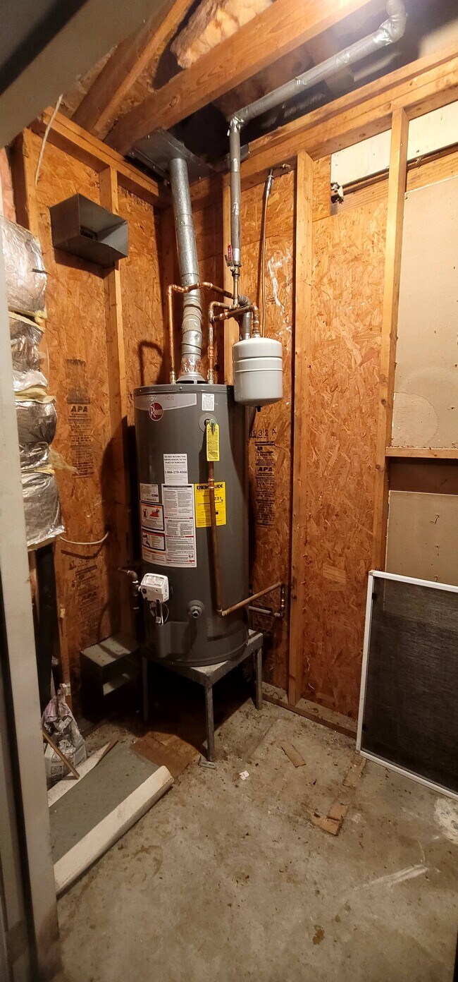 Building Photo - 730 3rd St NE