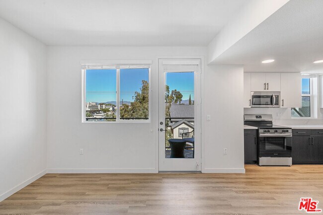 Building Photo - 10824 Blix St