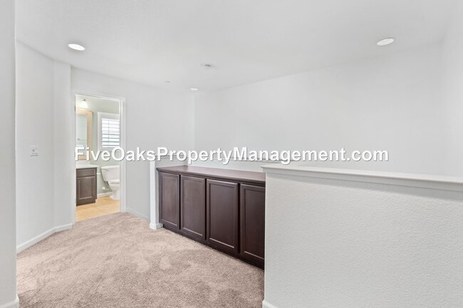 Building Photo - 101 Matisse Ln