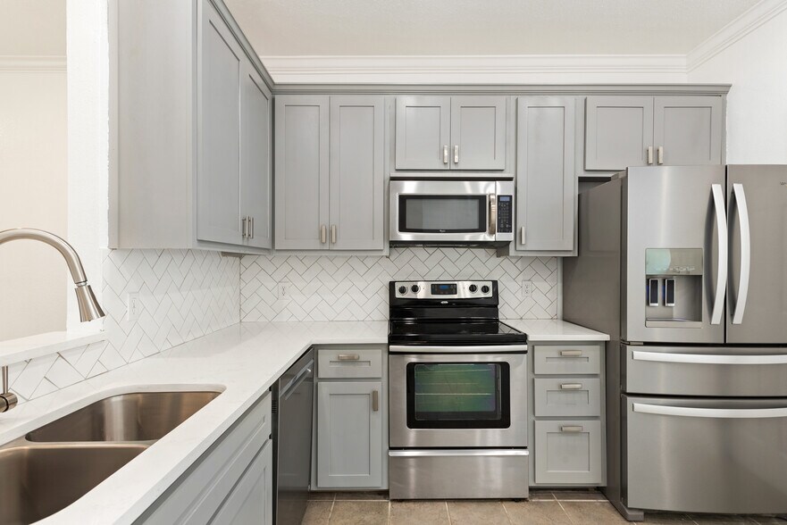 Building Photo - 1307 Kinney Ave