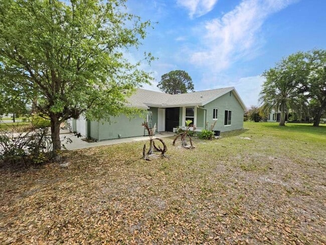 Building Photo - 1480 SE Rivergreen Cir